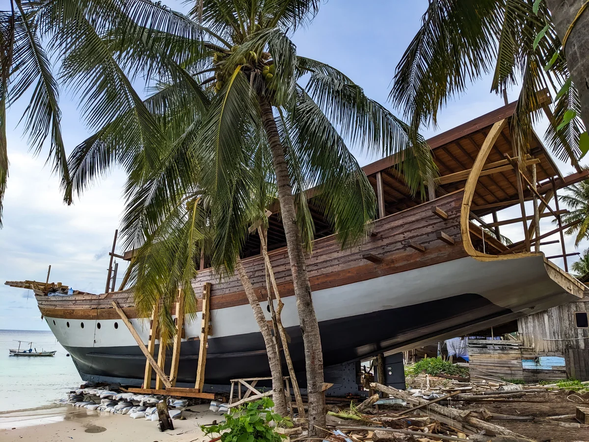 Phinisi traditional boat building